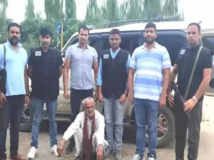 Crime News haryana police arrested accused of murder absconding for last 30 years from ghaziabad | खळबळजनक! 28 चित्रपटांत हिरोचं काम करणारा खऱ्या आयुष्यात निघाला 'व्हिलन'; हत्या केली अन्... Crime News haryana police arrested accused of murder absconding for last 30 years from ghaziabad | खळबळजनक! 28 चित्रपटांत हिरोचं काम करणारा खऱ्या आयुष्यात निघाला 'व्हिलन'; हत्या केली अन्...