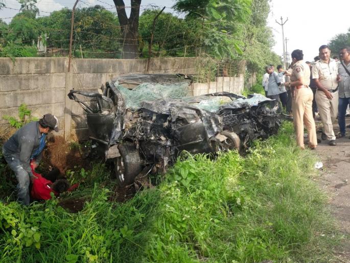 The girl's birthday was the death day! The speeding car overturned; Six students were seriously injured | वाढदिवस ठरला युवतीचा मृत्यू दिवस! भरधाव कार उलटली; सहा विद्यार्थी गंभीर जखमी The girl's birthday was the death day! The speeding car overturned; Six students were seriously injured | वाढदिवस ठरला युवतीचा मृत्यू दिवस! भरधाव कार उलटली; सहा विद्यार्थी गंभीर जखमी