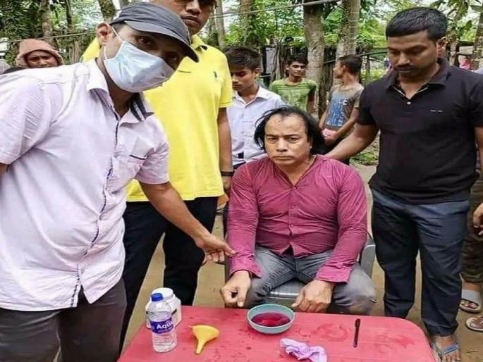 Crime News Video forest ranger caught red handed by vigilance team assam | Video - छापा पडताच लाचखोर अधिकारी पैसे घेऊन पळाला; अधिकाऱ्यांनी 1 किमी पाठलाग करून पकडलं Crime News Video forest ranger caught red handed by vigilance team assam | Video - छापा पडताच लाचखोर अधिकारी पैसे घेऊन पळाला; अधिकाऱ्यांनी 1 किमी पाठलाग करून पकडलं