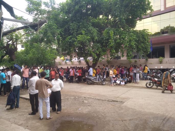 technical failure in Mathematics paper, four students unable to open question paper online on time there was chaos | तांत्रिक बिघाडामुळे विद्यार्थ्यांची पंचायत; वेळीच उघडला नाही चार जणांचा गणिताचा पेपर, उडाला गोंधळ technical failure in Mathematics paper, four students unable to open question paper online on time there was chaos | तांत्रिक बिघाडामुळे विद्यार्थ्यांची पंचायत; वेळीच उघडला नाही चार जणांचा गणिताचा पेपर, उडाला गोंधळ