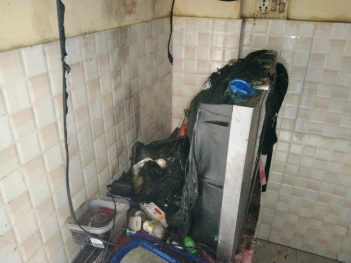 A home TV explodes due to a short circuit; The incident took place when the 8-year-old boy was alone at home | शॉर्ट सर्किटमुळे घरातील टीव्हीचा स्फोट; ८ वर्षीय मुलगा घरात एकटा असताना घडली घटना 