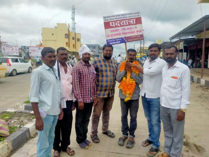 fill vacant posts by MPSC ; the youth will walk for 550 km for meet CM Eknath Shinde | रिक्तपदे तत्काळ MPSC मार्फत भरा; मुख्यमंत्र्यांच्या भेटीसाठी युवक ५५० किमीच्या पदयात्रेवर fill vacant posts by MPSC ; the youth will walk for 550 km for meet CM Eknath Shinde | रिक्तपदे तत्काळ MPSC मार्फत भरा; मुख्यमंत्र्यांच्या भेटीसाठी युवक ५५० किमीच्या पदयात्रेवर