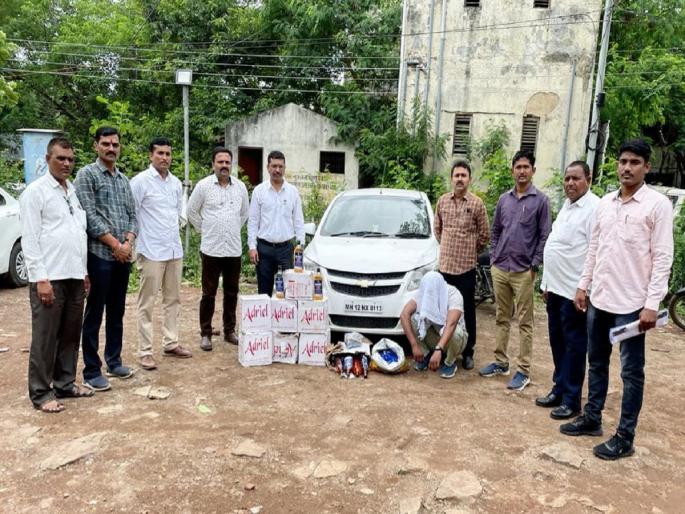 Smuggling of Goa-made Liquor; A cine-style car chase, one arrested | गोवा बनावटीच्या दारूची तस्करी; कारचा सिनेस्टाईल पाठलाग करून एकाच्या मुसक्या आवळल्या