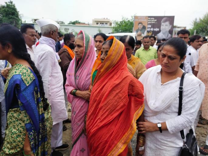 Former MLA Vinayak Mete built a new home in the village for his mother | विनायक मेटेंनी आईसाठी गावी नवीन वास्तू बांधली; गृहप्रवेशही ठरला, मात्र नियतीच्या मनात औरच होतं! Former MLA Vinayak Mete built a new home in the village for his mother | विनायक मेटेंनी आईसाठी गावी नवीन वास्तू बांधली; गृहप्रवेशही ठरला, मात्र नियतीच्या मनात औरच होतं!