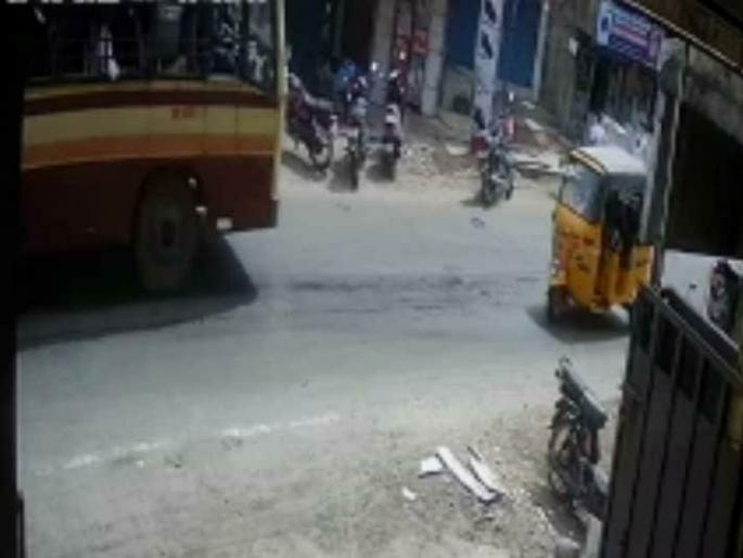 school girl returning from independence day program run over by government bus in chennai | बापरे! झेंडावंदन करून 'ती' शाळेतून निघाली पण घरी आलीच नाही कारण...; नेमकं काय घडलं? 
