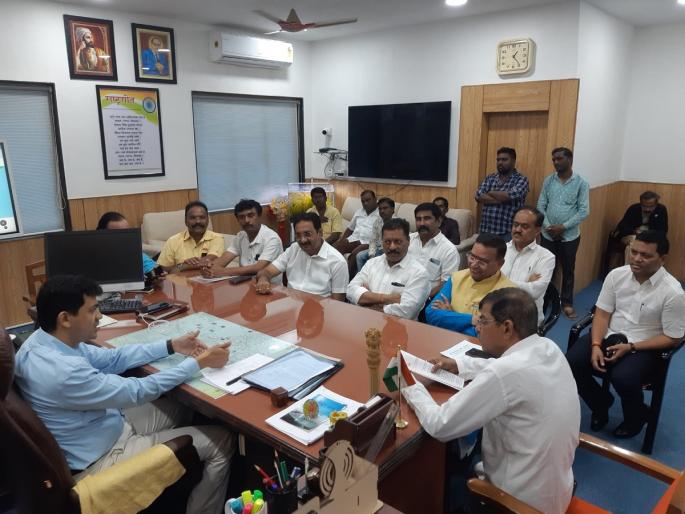 Shiv Sena said, do the works of road, multispecialty hospitals; Aurangabad Municipal Administrator said no funds... | शिवसेना म्हणाली रोड, मल्टीस्पेशालिटी रुग्णालयांची कामे करा; महापालिका प्रशासक म्हणाले... Shiv Sena said, do the works of road, multispecialty hospitals; Aurangabad Municipal Administrator said no funds... | शिवसेना म्हणाली रोड, मल्टीस्पेशालिटी रुग्णालयांची कामे करा; महापालिका प्रशासक म्हणाले...