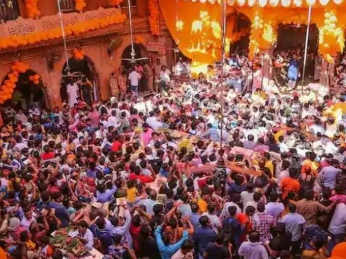 accident in banke bihari temple vrindavan two died | मोठी दुर्घटना! बांके बिहारी मंदिरात चेंगराचेंगरी; दोन भाविकांचा मृत्यू, अनेक जण जखमी accident in banke bihari temple vrindavan two died | मोठी दुर्घटना! बांके बिहारी मंदिरात चेंगराचेंगरी; दोन भाविकांचा मृत्यू, अनेक जण जखमी