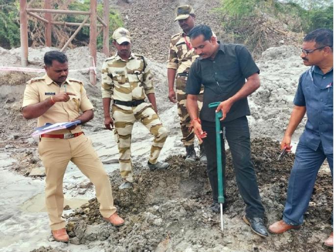 'Gelatin blast' attempt in Ash lake, ATS team at Parli thermal power station | राख तळ्यात 'जिलेटीन ब्लास्ट'चा प्रयत्न, एटीएसचे पथक परळी औष्णिक विद्युत केंद्र परिसरात 'Gelatin blast' attempt in Ash lake, ATS team at Parli thermal power station | राख तळ्यात 'जिलेटीन ब्लास्ट'चा प्रयत्न, एटीएसचे पथक परळी औष्णिक विद्युत केंद्र परिसरात