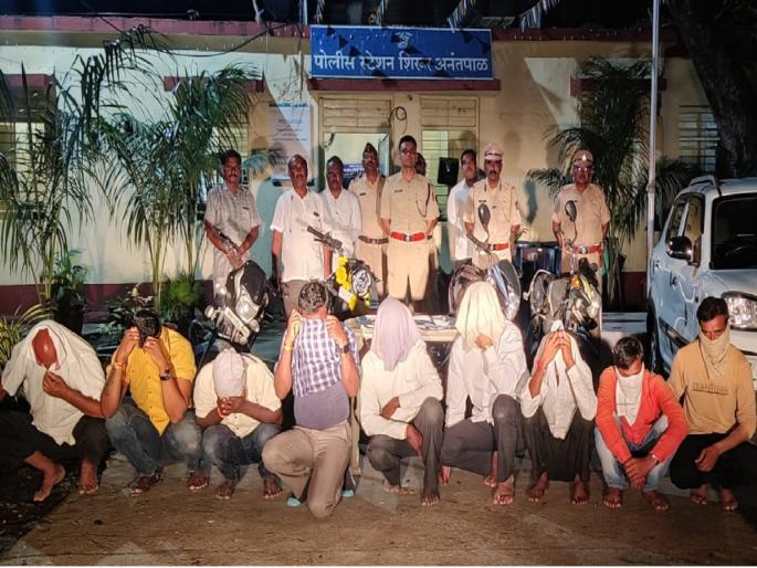 Police raid gambling dens; Four and a half lakh worth of goods seized | जुगार अड्ड्यांवर पोलिसांचा छापा; साडेचार लाखांचा मुद्देमाल जप्त Police raid gambling dens; Four and a half lakh worth of goods seized | जुगार अड्ड्यांवर पोलिसांचा छापा; साडेचार लाखांचा मुद्देमाल जप्त