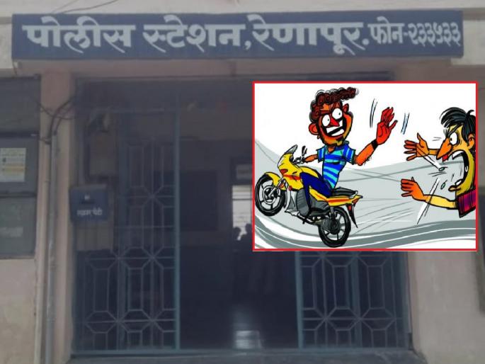 The farmer was robbed by saying that riots were going on in Latur | लातुरात दंगल सुरु असल्याचे सांगत शेतकऱ्यास लुबाडले, प्रतिकार करताच गाडी सोडून चोरटे फरार The farmer was robbed by saying that riots were going on in Latur | लातुरात दंगल सुरु असल्याचे सांगत शेतकऱ्यास लुबाडले, प्रतिकार करताच गाडी सोडून चोरटे फरार