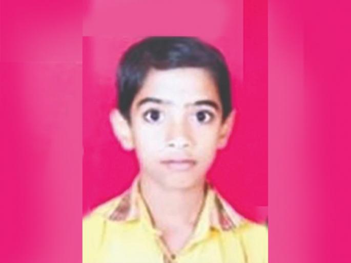 Finally the body of grandson was found in akola | अखेर ‘त्या’ नातवाचा मृतदेह आढळला; आजोबाच्या तंबाखूच्या डबी काढण्याचा प्रयत्नात गेलेला वाहून Finally the body of grandson was found in akola | अखेर ‘त्या’ नातवाचा मृतदेह आढळला; आजोबाच्या तंबाखूच्या डबी काढण्याचा प्रयत्नात गेलेला वाहून