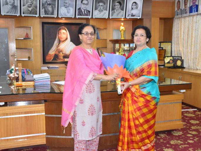 Yogini Ghare was selected as the Chancellor of Solapur University! | सोलापूर विद्यापीठाच्या कुलसचिवपदी योगिनी घारे यांची निवड! Yogini Ghare was selected as the Chancellor of Solapur University! | सोलापूर विद्यापीठाच्या कुलसचिवपदी योगिनी घारे यांची निवड!