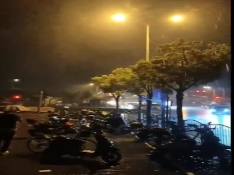 china weather updates storm moves up east china coast after blowing over shanghai 10 lakh people evacuated | भीषण! चीनमध्ये 'मुइफा' वादळाचे थैमान; मुसळधार पावसाचा कहर, 10 लाख लोकांना केलं रेस्क्यू china weather updates storm moves up east china coast after blowing over shanghai 10 lakh people evacuated | भीषण! चीनमध्ये 'मुइफा' वादळाचे थैमान; मुसळधार पावसाचा कहर, 10 लाख लोकांना केलं रेस्क्यू