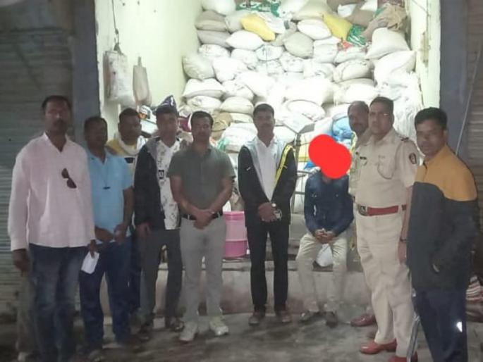 257 quintal school nutrition rice seized in Parbhani | परभणीत शालेय पोषण आहारचा २५७ क्विंटल तांदूळसाठा जप्त 257 quintal school nutrition rice seized in Parbhani | परभणीत शालेय पोषण आहारचा २५७ क्विंटल तांदूळसाठा जप्त