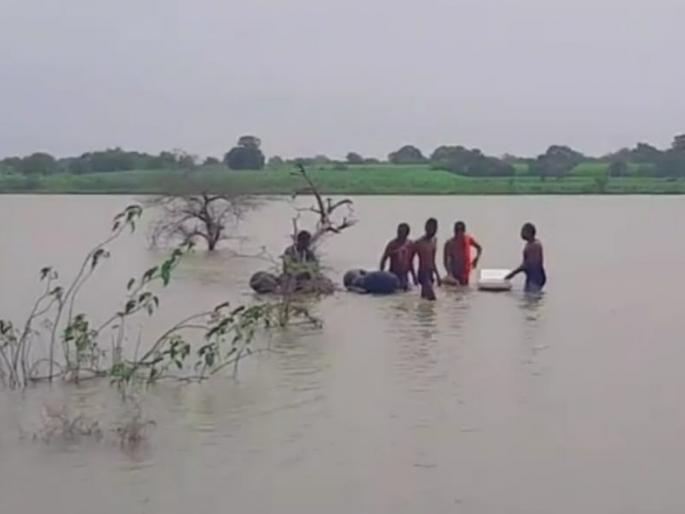 The body of the driver of Hadolati who was swept away in the flood was found after 40 hours! | पुरात वाहून गेलेल्या हाडोळतीच्या चालकाचा ४० तासनंतर सापडला मृतदेह! The body of the driver of Hadolati who was swept away in the flood was found after 40 hours! | पुरात वाहून गेलेल्या हाडोळतीच्या चालकाचा ४० तासनंतर सापडला मृतदेह!