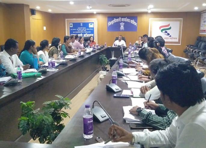 Conduct campaign to find bogus doctors, Collector directs | बोगस डॉक्टरांच्या शोधासाठी मोहीम राबवा, जिल्हाधिकाऱ्यांचे निर्देश Conduct campaign to find bogus doctors, Collector directs | बोगस डॉक्टरांच्या शोधासाठी मोहीम राबवा, जिल्हाधिकाऱ्यांचे निर्देश