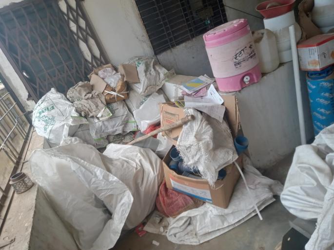 A shop was broken near within a stone's throw of the police station; Thieves stole agricultural implements worth 5 lakhs | पोलीस स्टेशनपासून हाकेच्या अंतरावर दुकान फोडले; ५ लाखांची कृषी अवजारे चोरट्यांनी पळवली