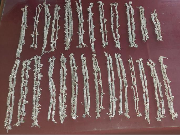 Siblings went to uncle's village and robbed the merchant | मामाच्या गावाला जाऊन भावंडांनी लूटले सराफा व्यापाऱ्याला Siblings went to uncle's village and robbed the merchant | मामाच्या गावाला जाऊन भावंडांनी लूटले सराफा व्यापाऱ्याला