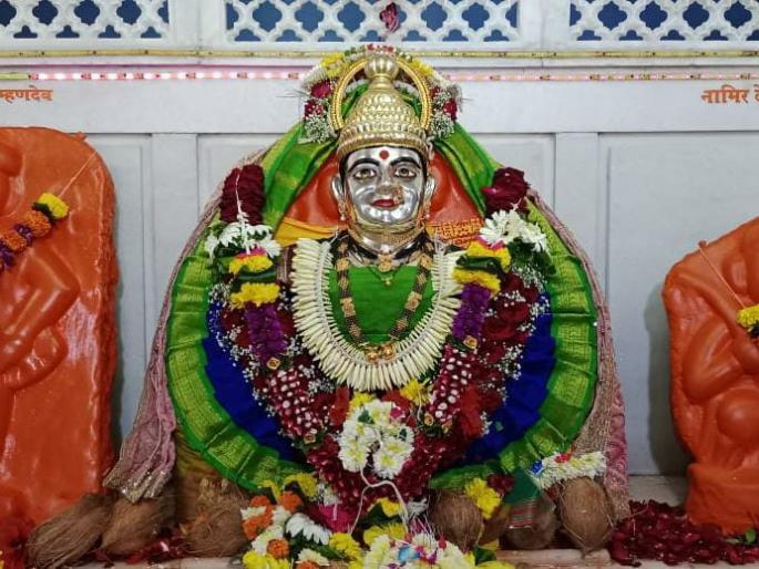 Temples of ancient goddesses in Uran lit up with electric lights in navratri | उरणमधील पुरातन देवीची मंदिरं विद्युत रोषणाईने उजळली; दर्शनासाठी भाविकांची गर्दी 