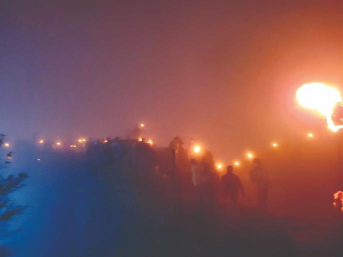 A flash of 363 torches at Pratapgad; Organizing torch festival | प्रतापगडावर ३६३ मशालींचा लखलखाट; स्वराज्य स्थापनेला ३६३ वर्षे पूर्ण, मशाल महोत्सवाचे आयोजन  A flash of 363 torches at Pratapgad; Organizing torch festival | प्रतापगडावर ३६३ मशालींचा लखलखाट; स्वराज्य स्थापनेला ३६३ वर्षे पूर्ण, मशाल महोत्सवाचे आयोजन