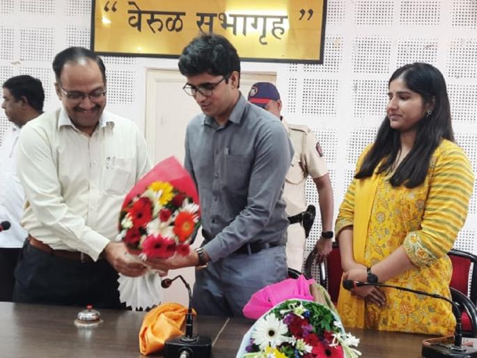 Vikas Meena accepted the post of 'CEO' of Aurangabad Zilla Parishad | विकास मीना यांनी स्वीकारली औरंगाबाद जिल्हा परिषदेच्या ‘सीईओ’ पदाची सूत्रे Vikas Meena accepted the post of 'CEO' of Aurangabad Zilla Parishad | विकास मीना यांनी स्वीकारली औरंगाबाद जिल्हा परिषदेच्या ‘सीईओ’ पदाची सूत्रे