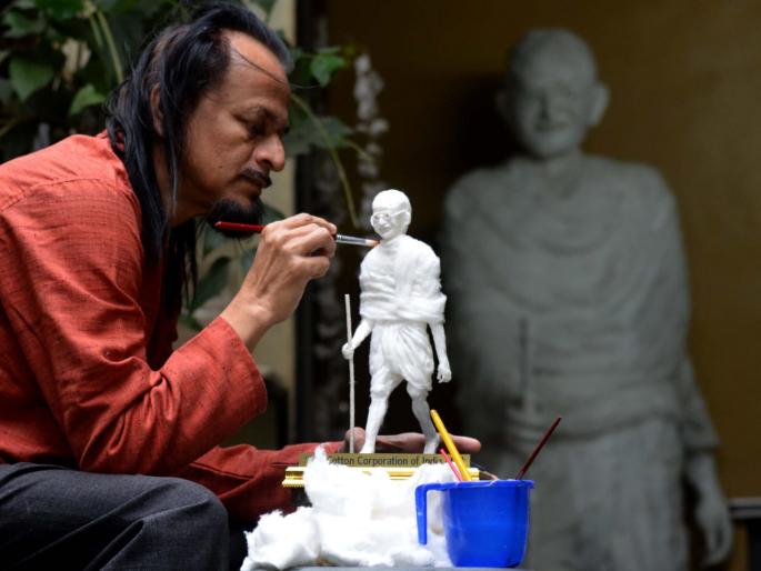 Statue of Mahatma Gandhi made from 100 grams of cotton in nashik | Video - अप्रतिम! 100 ग्रॅम कापसापासून साकारली राष्ट्रपिता महात्मा गांधीजी यांची मूर्ती Statue of Mahatma Gandhi made from 100 grams of cotton in nashik | Video - अप्रतिम! 100 ग्रॅम कापसापासून साकारली राष्ट्रपिता महात्मा गांधीजी यांची मूर्ती