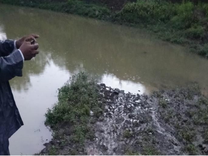 Murdered, stoned and thrown into the canal; After two days, the identity was confirmed | खून केल्यानंतर दगड बांधून मृतदेह कॅनलमध्ये फेकला; दोन दिवसांनंतर पटली ओळख Murdered, stoned and thrown into the canal; After two days, the identity was confirmed | खून केल्यानंतर दगड बांधून मृतदेह कॅनलमध्ये फेकला; दोन दिवसांनंतर पटली ओळख