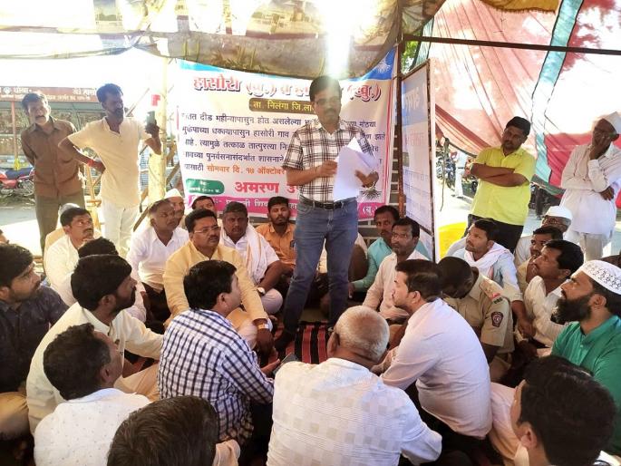 Provide shelter to villagers who feel earthquake; Hunger strike of Hasori villagers | भूकंपाचे धक्के जाणवणाऱ्या गावातील नागरिकांना निवारा द्या; हासोरी ग्रामस्थांचे उपोषण Provide shelter to villagers who feel earthquake; Hunger strike of Hasori villagers | भूकंपाचे धक्के जाणवणाऱ्या गावातील नागरिकांना निवारा द्या; हासोरी ग्रामस्थांचे उपोषण