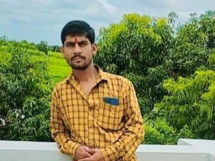 Tired of being in debt, the young farmer decided to hang himself in the field | कर्जबाजारीपणाला कंटाळून तरुण शेतकऱ्याचा टाेकाचा निर्णय, शेतात घेतला गळफास Tired of being in debt, the young farmer decided to hang himself in the field | कर्जबाजारीपणाला कंटाळून तरुण शेतकऱ्याचा टाेकाचा निर्णय, शेतात घेतला गळफास