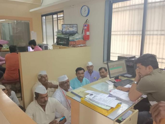 As soon as the farmers protested, the heavy rainfall subsidy was deposited in the account | शेतकऱ्यांनी ठिय्या आंदोलन करताच अतिवृष्टीचे अनुदान खात्यावर जमा