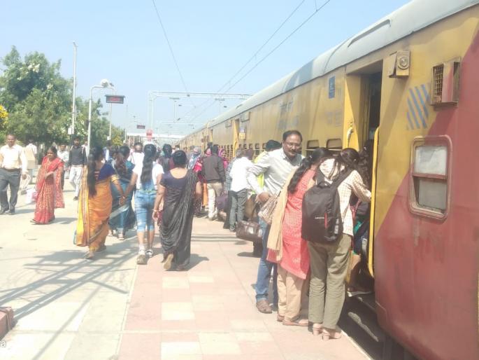 Tirupati, Intercity Express ran two and a half hours late! | अडीच तास उशीरा धावली तिरुपती, इंटरसिटी एक्सप्रेस! Tirupati, Intercity Express ran two and a half hours late! | अडीच तास उशीरा धावली तिरुपती, इंटरसिटी एक्सप्रेस!
