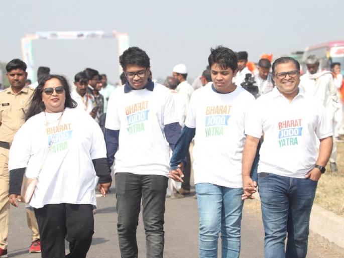 London doctor worried for India's future; Join Bharat Jodo Yatra directly with family | राहुल गांधींना साथ देण्यासाठी लंडनहून कुटुंबासह थेट भारत जोडो यात्रेत, महाराष्ट्रभर पाई चालणार London doctor worried for India's future; Join Bharat Jodo Yatra directly with family | राहुल गांधींना साथ देण्यासाठी लंडनहून कुटुंबासह थेट भारत जोडो यात्रेत, महाराष्ट्रभर पाई चालणार