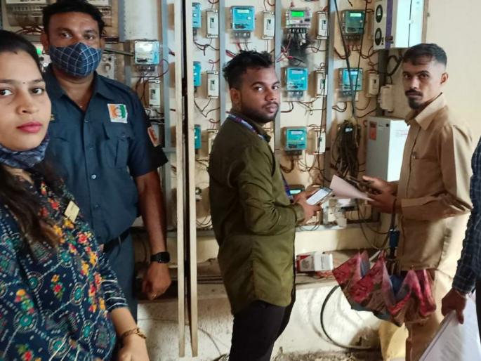 In one month, 21 electricity thieves were caught in Thane and electricity theft of Rs. 9.60 lakhs was revealed | ठाण्यात एका महिन्यात २१ वीजचोऱ्या पकडून तब्बल ९.६० लाखांची वीजचोरी उघड In one month, 21 electricity thieves were caught in Thane and electricity theft of Rs. 9.60 lakhs was revealed | ठाण्यात एका महिन्यात २१ वीजचोऱ्या पकडून तब्बल ९.६० लाखांची वीजचोरी उघड