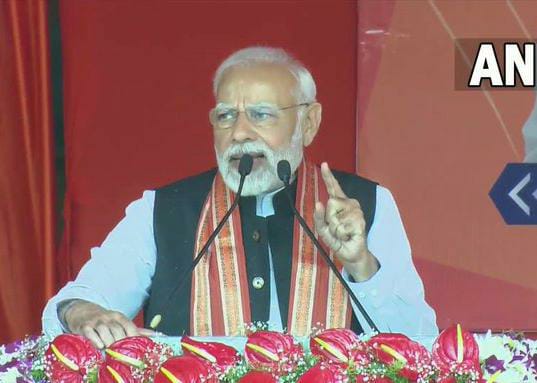 pm Narendra Modi say i get 3 kilos gaali daily and work hard all that day takes dig at k chandrashekar rao | Narendra Modi : "मी रोज 2-3 किलो शिव्या खातो, देवाच्या आशीर्वादाने मला..."; नरेंद्र मोदींचा विरोधकांवर घणाघात