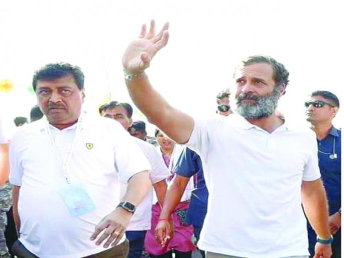 'Bharat Jodo Yatra' put an end to the rumors about Ashok Chavan, renewed energy among activists | अशोक चव्हाणांबद्दलच्या वावड्यांना ‘भारत जोडो’ने दिला पूर्णविराम, कार्यकर्त्यांमध्ये नवचैतन्य 'Bharat Jodo Yatra' put an end to the rumors about Ashok Chavan, renewed energy among activists | अशोक चव्हाणांबद्दलच्या वावड्यांना ‘भारत जोडो’ने दिला पूर्णविराम, कार्यकर्त्यांमध्ये नवचैतन्य