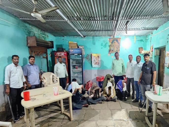 Sale of liquor on 'Dry Day'; Court fined 1 lakh 18 thousand to 38 drunkards including 3 dhaba owners | 'ड्राय डे' दिवशी पार्टी; तीन धाबा मालकांसह ३८ मद्यपींना न्यायालयाचा १ लाख १८ हजारांचा दंड Sale of liquor on 'Dry Day'; Court fined 1 lakh 18 thousand to 38 drunkards including 3 dhaba owners | 'ड्राय डे' दिवशी पार्टी; तीन धाबा मालकांसह ३८ मद्यपींना न्यायालयाचा १ लाख १८ हजारांचा दंड