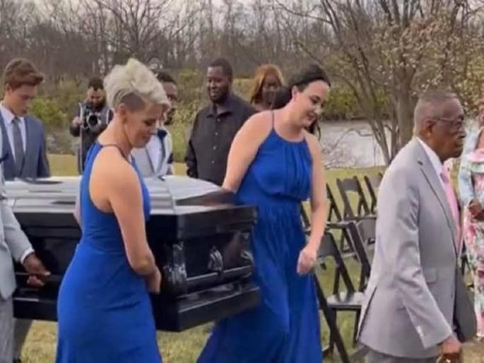 groom arrives in a coffin at wedding venue people shocked to see the viral video | ना बँड, बाजा, वरात, ना घोडा... नवरदेवाने केली थेट शवपेटीतून एन्ट्री; Video पाहून व्हाल हैराण groom arrives in a coffin at wedding venue people shocked to see the viral video | ना बँड, बाजा, वरात, ना घोडा... नवरदेवाने केली थेट शवपेटीतून एन्ट्री; Video पाहून व्हाल हैराण