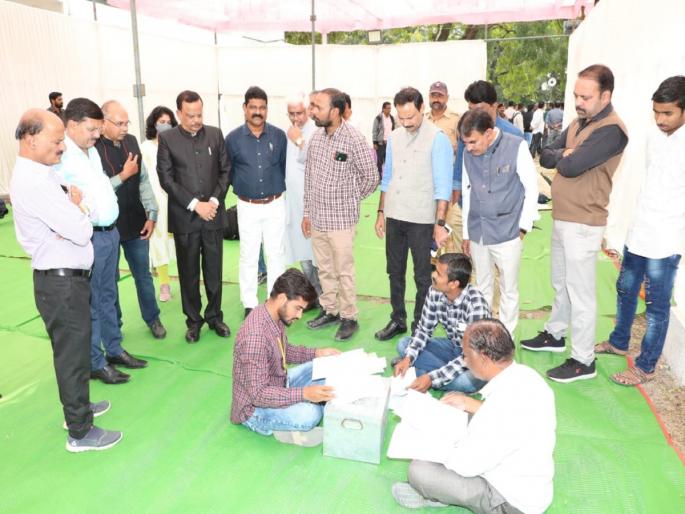 Voting tomorrow for 10 seats for Adhisabha graduate group of Dr.BAMU | विद्यापीठात निवडणूक वॉररूम, अधिसभा पदवीधर गटातील १० जागांसाठी उद्या मतदान