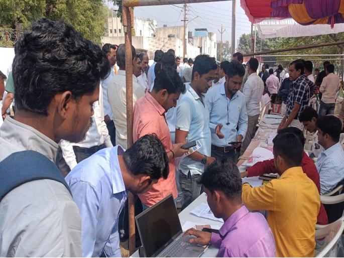Voting for the 10 seats of the Graduate Group of DR. BAMU Adhi Sabha has started | विद्यापीठ अधिसभा पदवीधर गटाच्या १० जागांसाठी मतदानाला सुरुवात; सकाळचे सत्र संथ