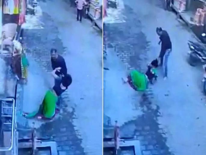 maharajganj son brutally beaten his mother for money video gone viral on social media | Video - लेक झाला हैवान! जन्मदात्या आईलाच केली बेदम मारहाण, घराबाहेर काढले, केस ओढले अन्... maharajganj son brutally beaten his mother for money video gone viral on social media | Video - लेक झाला हैवान! जन्मदात्या आईलाच केली बेदम मारहाण, घराबाहेर काढले, केस ओढले अन्...