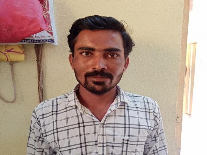 Notorious gangster Mohan Munde of Ambajogai lodged in Hersul Jail | अंबाजोगाईतील कुख्यात गुंड मोहन मुंडे हर्सूल कारागृहात स्थानबध्द Notorious gangster Mohan Munde of Ambajogai lodged in Hersul Jail | अंबाजोगाईतील कुख्यात गुंड मोहन मुंडे हर्सूल कारागृहात स्थानबध्द