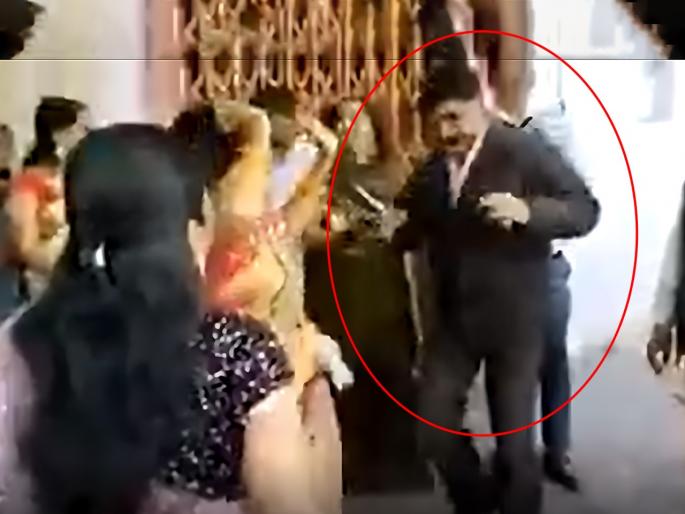 viral video of an died due to heart attack during dancing in wedding varanasi | हृदयद्रावक! लग्न सोहळ्यात विपरित घडलं, नाचता नाचता मृत्यूने गाठलं अन्...; नेमकं काय घडलं? viral video of an died due to heart attack during dancing in wedding varanasi | हृदयद्रावक! लग्न सोहळ्यात विपरित घडलं, नाचता नाचता मृत्यूने गाठलं अन्...; नेमकं काय घडलं?