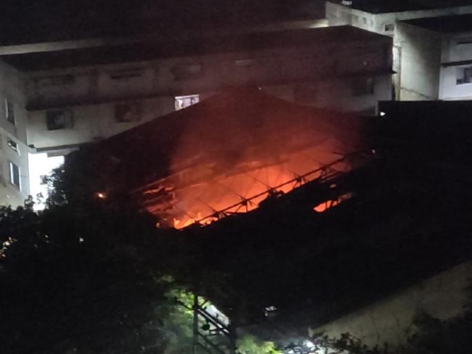 The company was gutted by fire, but the tenacious entrepreneur resumed work within hours | आगीत कंपनी जळाली, मात्र उद्योजकाने जिद्द नाही सोडली; काही तासातच पुन्हा सुरु केले काम The company was gutted by fire, but the tenacious entrepreneur resumed work within hours | आगीत कंपनी जळाली, मात्र उद्योजकाने जिद्द नाही सोडली; काही तासातच पुन्हा सुरु केले काम