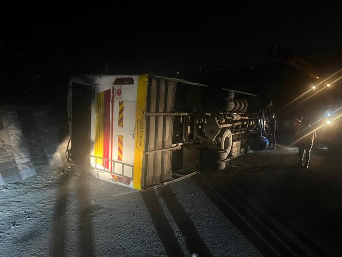 Coaching class bus accident in Chembur; Two students were killed and 48 others were injured | चेंबुरमधील कोचिंग क्लासच्या बसचा अपघात; दोन विद्यार्थी ठार तर ४८ जण जखमी Coaching class bus accident in Chembur; Two students were killed and 48 others were injured | चेंबुरमधील कोचिंग क्लासच्या बसचा अपघात; दोन विद्यार्थी ठार तर ४८ जण जखमी