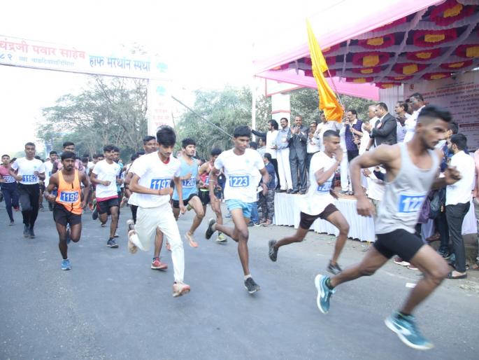Half marathon competition at Veer Wajekar College, 2804 students participated | वीर वाजेकर कॉलेजमध्ये हाफ मॅरेथॉन स्पर्धा, २८०४ विद्यार्थ्यांचा सहभाग Half marathon competition at Veer Wajekar College, 2804 students participated | वीर वाजेकर कॉलेजमध्ये हाफ मॅरेथॉन स्पर्धा, २८०४ विद्यार्थ्यांचा सहभाग