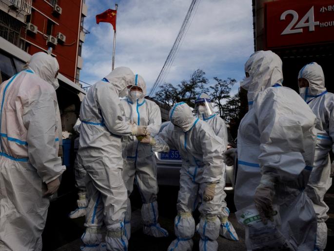 China covid hit beijing funeral homes with sick workers struggle to keep up | हाहाकार! चीनमध्ये कोरोनाचा कहर; अंत्यसंस्कारासाठी लांबच लांब रांगा, परिस्थिती गंभीर China covid hit beijing funeral homes with sick workers struggle to keep up | हाहाकार! चीनमध्ये कोरोनाचा कहर; अंत्यसंस्कारासाठी लांबच लांब रांगा, परिस्थिती गंभीर