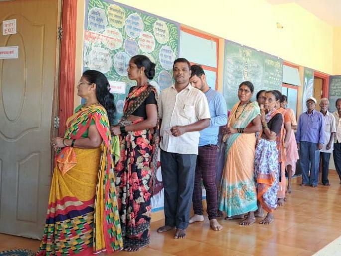 34.45 percent voting in Ratnagiri district so far | रत्नागिरी जिल्ह्यात आतापर्यंत ३४.४५ टक्के मतदान