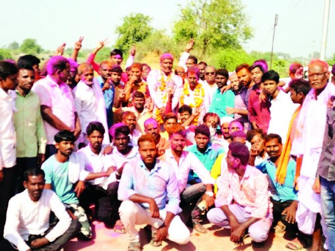 Change in gram panchayats, governance given to newcomers | ग्रामपंचायतींमध्ये परिवर्तनाची कास, नवख्यांच्या हातात दिला कारभार Change in gram panchayats, governance given to newcomers | ग्रामपंचायतींमध्ये परिवर्तनाची कास, नवख्यांच्या हातात दिला कारभार