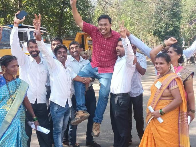 In Sawantwadi taluka, BJP has 32 gram panchayats out of 52 | सावंतवाडी तालुक्यात मंत्री केसरकरांना धक्का, फक्त दोन ग्रामपंचायतींवर वर्चस्व In Sawantwadi taluka, BJP has 32 gram panchayats out of 52 | सावंतवाडी तालुक्यात मंत्री केसरकरांना धक्का, फक्त दोन ग्रामपंचायतींवर वर्चस्व