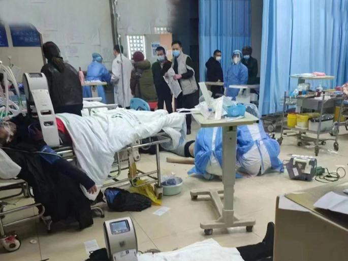 Corona Virus chinese covid crisis exposes beijing crumbling healthcare infrastructure | Corona Virus : कोरोनाचा विस्फोट! चीनमध्ये रुग्णालयात वेटिंग, मृतदेहांचा ढीग; स्मशानात रांगा, परिस्थिती भीषण Corona Virus chinese covid crisis exposes beijing crumbling healthcare infrastructure | Corona Virus : कोरोनाचा विस्फोट! चीनमध्ये रुग्णालयात वेटिंग, मृतदेहांचा ढीग; स्मशानात रांगा, परिस्थिती भीषण